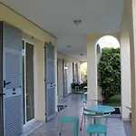 Carmen Fronte Mare A 50 Mt 4* Pietra Ligure