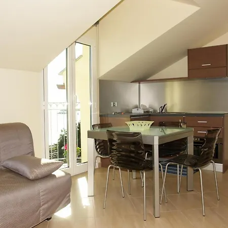 Apartmanhotel Carmen Fronte Mare A 50 Mt Pietra Ligure
