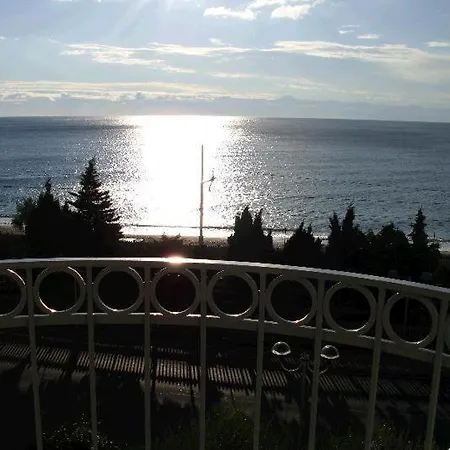 Carmen Fronte Mare A 50 Mt Aparthotel 3*