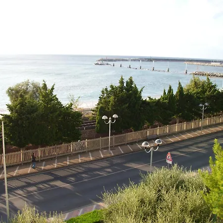 Carmen Fronte Mare A 50 Mt