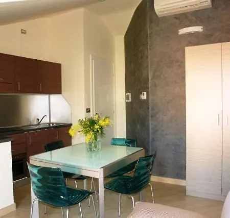 Carmen Fronte Mare A 50 Mt Apartmanhotel Pietra Ligure