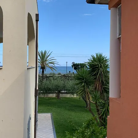 Carmen Fronte Mare A 50 Mt 4*