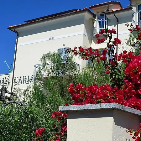 Carmen Fronte Mare A 50 Mt 4* Pietra Ligure