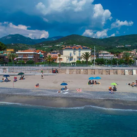 Apartahotel Carmen Fronte Mare A 50 Mt
