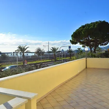 Apartmanhotel Carmen Fronte Mare A 50 Mt 4*