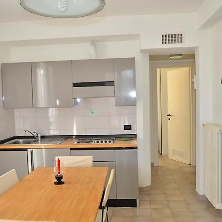 Carmen Fronte Mare A 50 Mt Apartmanhotel Pietra Ligure