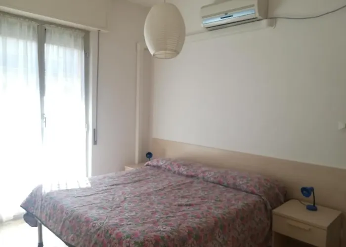 Apartmanhotel Carmen Fronte Mare A 50 Mt Pietra Ligure