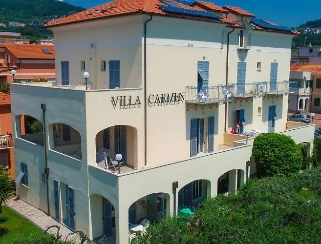 Carmen Fronte Mare A 50 Mt Apartahotel Pietra Ligure