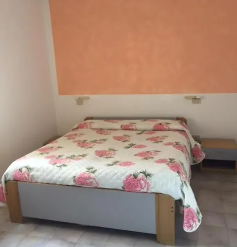 Carmen Fronte Mare A 50 Mt 4*