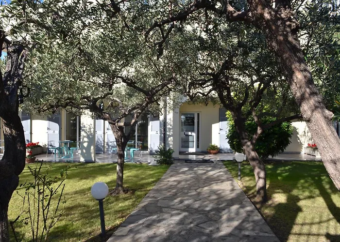Carmen Fronte Mare A 50 Mt Apartmanhotel