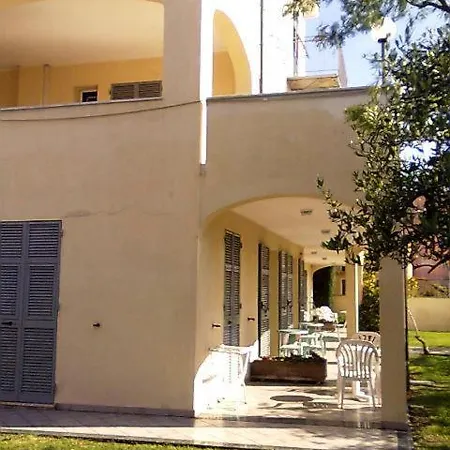 Aparthotel Carmen Fronte Mare A 50 Mt