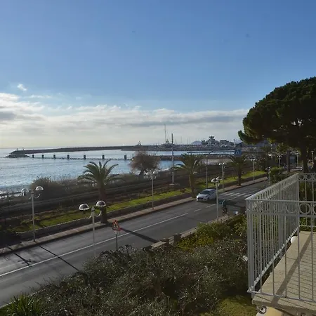 Carmen Fronte Mare A 50 Mt Aparthotel 3*