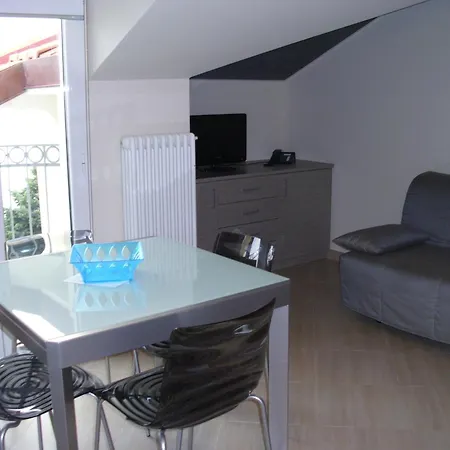Aparthotel Carmen Fronte Mare A 50 Mt 3*