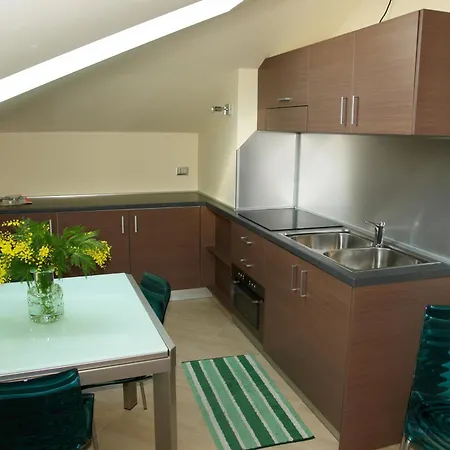 Aparthotel Carmen Fronte Mare A 50 Mt Pietra Ligure
