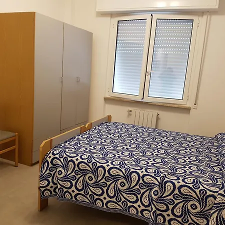 Carmen Fronte Mare A 50 Mt 3* Pietra Ligure