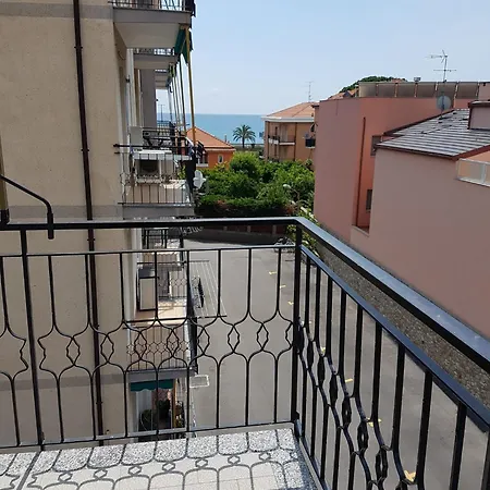 Carmen Fronte Mare A 50 Mt 3*