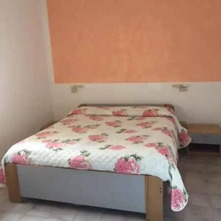 Carmen Fronte Mare A 50 Mt 3*