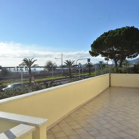 Carmen Fronte Mare A 50 Mt Aparthotel 3*
