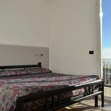 Carmen Fronte Mare A 50 Mt Aparthotel 3*