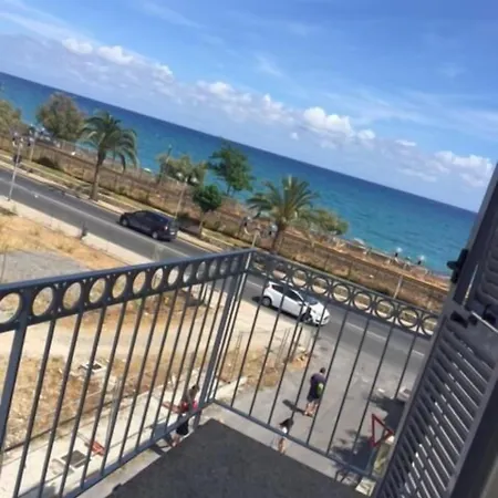 아파트호텔 Carmen Fronte Mare A 50 Mt 4*