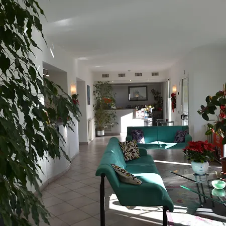 Carmen Fronte Mare A 50 Mt