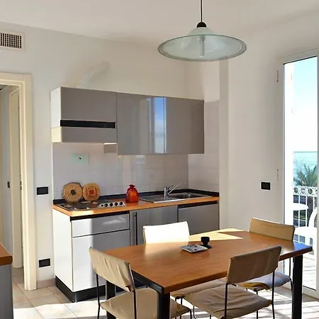 Carmen Fronte Mare A 50 Mt 아파트호텔 4*