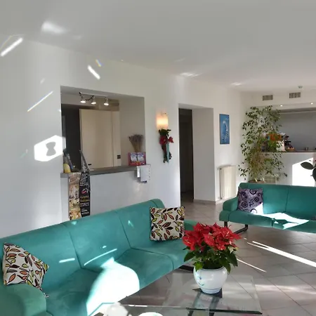 Carmen Fronte Mare A 50 Mt 4*