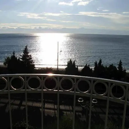 Apart-hotel Carmen Fronte Mare A 50 Mt Pietra Ligure