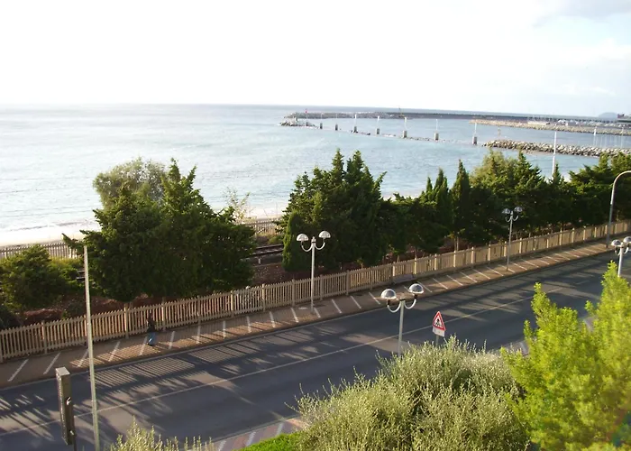 Carmen Fronte Mare A 50 Mt