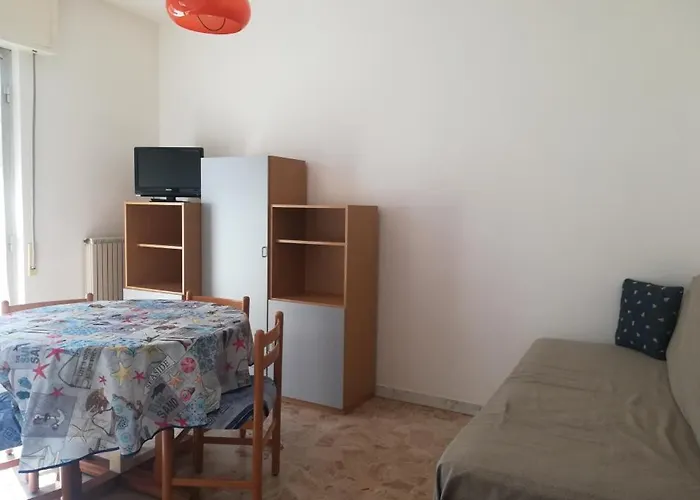 Carmen Fronte Mare A 50 Mt 皮特拉利古