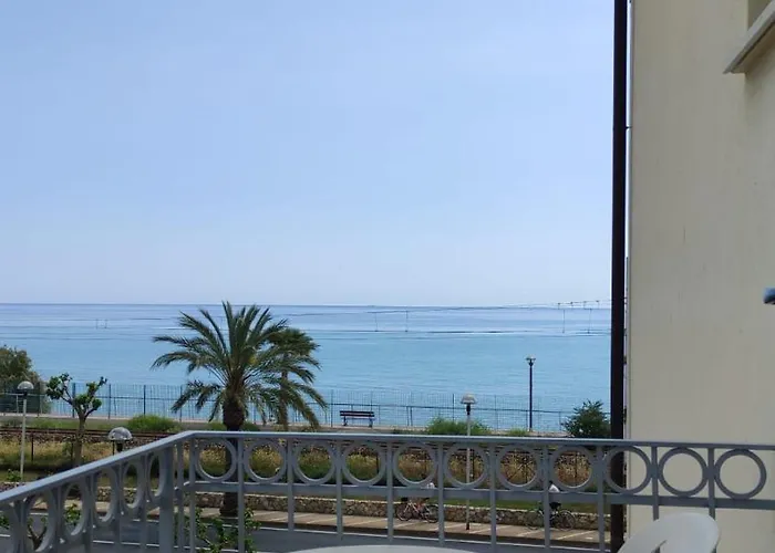 公寓式酒店 Carmen Fronte Mare A 50 Mt 皮特拉利古