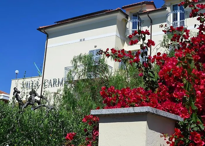 Carmen Fronte Mare A 50 Mt 4* 皮特拉利古