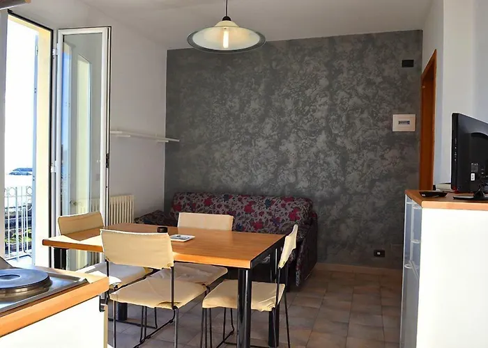 Carmen Fronte Mare A 50 Mt 皮特拉利古