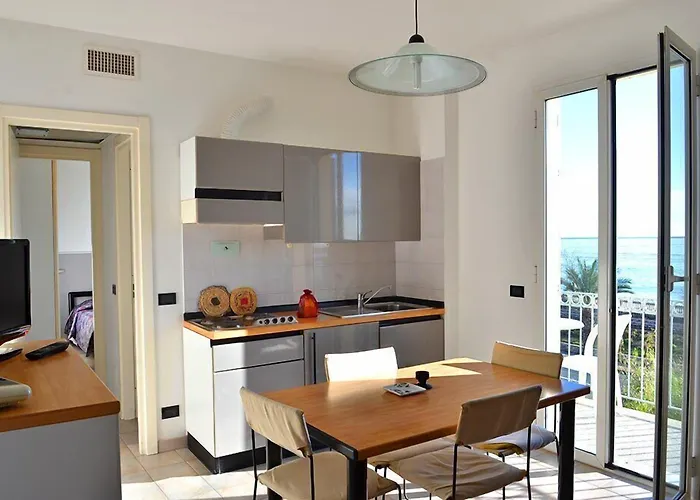 Carmen Fronte Mare A 50 Mt 公寓式酒店 4*